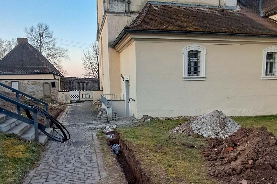 Ausgrabung an der Kirche in Zentbechhofen